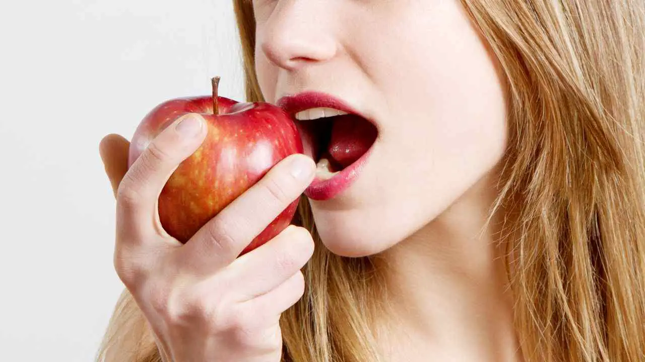 The Best And Worst Time To Eat An APPLE This Is What Ayurveda Says 