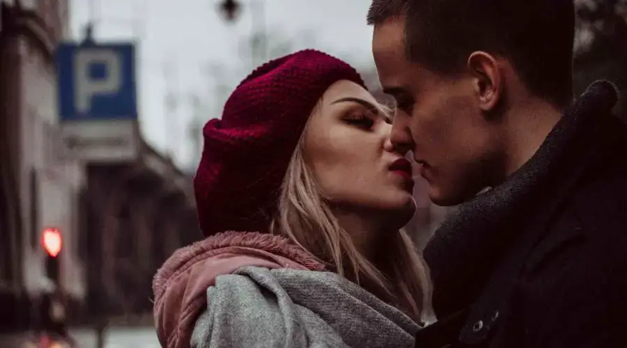 How to cheek-kiss – a quick guide ‹ GO Blog