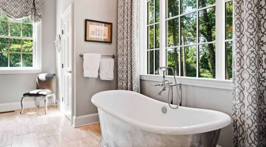 Getting Dreams about Bathtubs? Know the REASONS Behind It