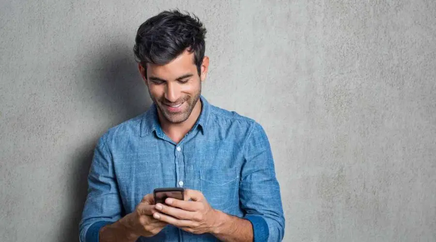 4 Zodiac Signs Who Are Experts at Charming People Over Text Message