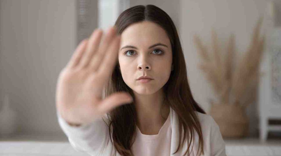 When a Leo Woman Stops Talking to You? What You Should Do