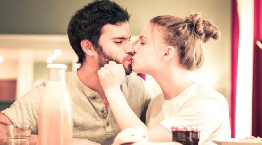 Top 6 Zodiac Signs Who Are Good at Kissing